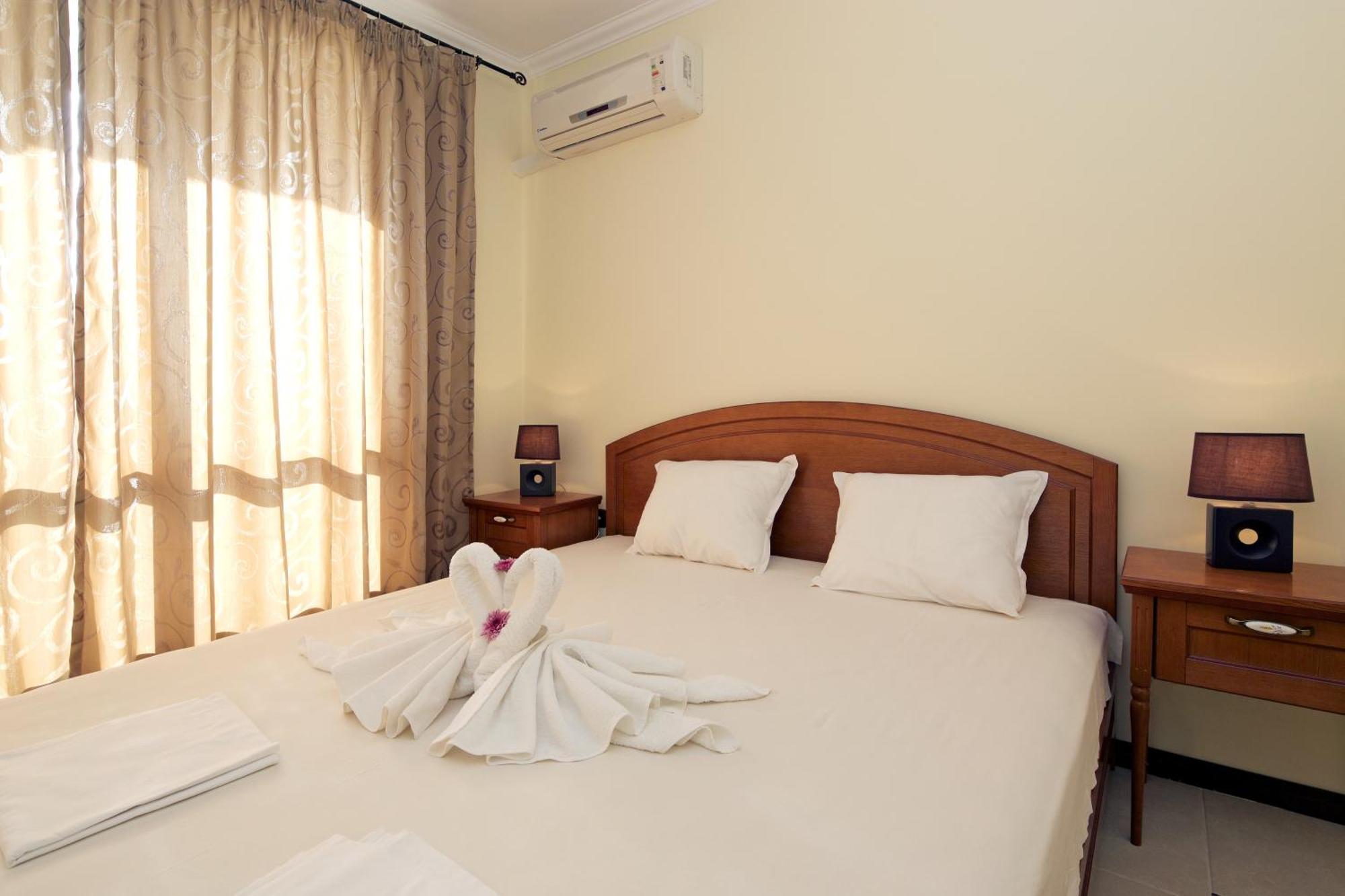 Mars Apartments In Tryavna Beach Complex Sveti Vlas Room photo